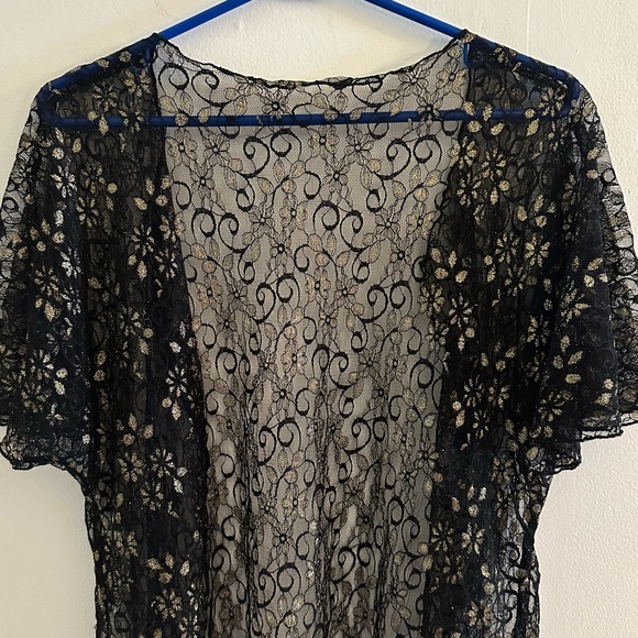 Crowning touch  dressy Laced cover up, Women's Fashion. Vintage - Picture 2 of 9